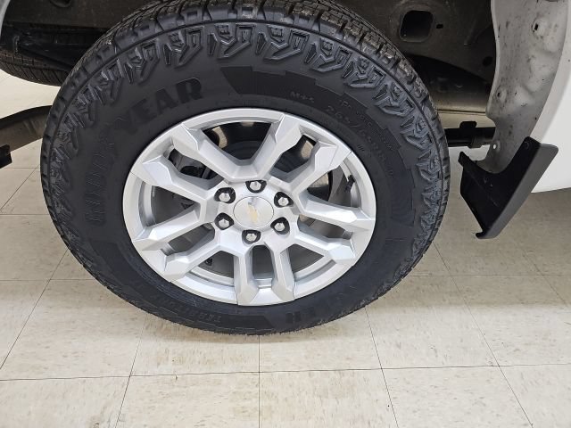 Used 2023 Chevrolet Silverado 1500 LT AWD/4WD image 19