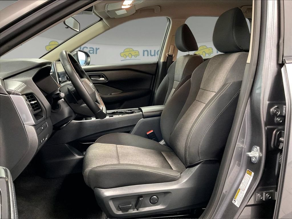 Certified 2026 Nissan Rogue SV AWD/4WD image 10
