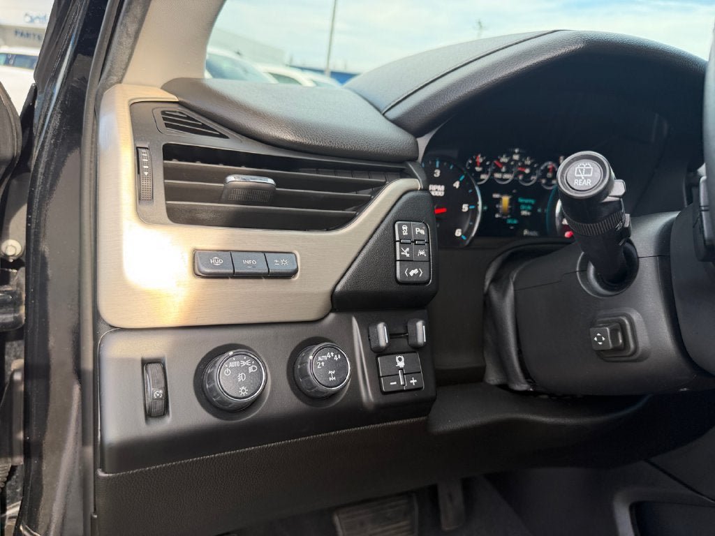 Used 2019 GMC Yukon Denali w/ Denali Ultimate Black Edition AWD/4WD image 20