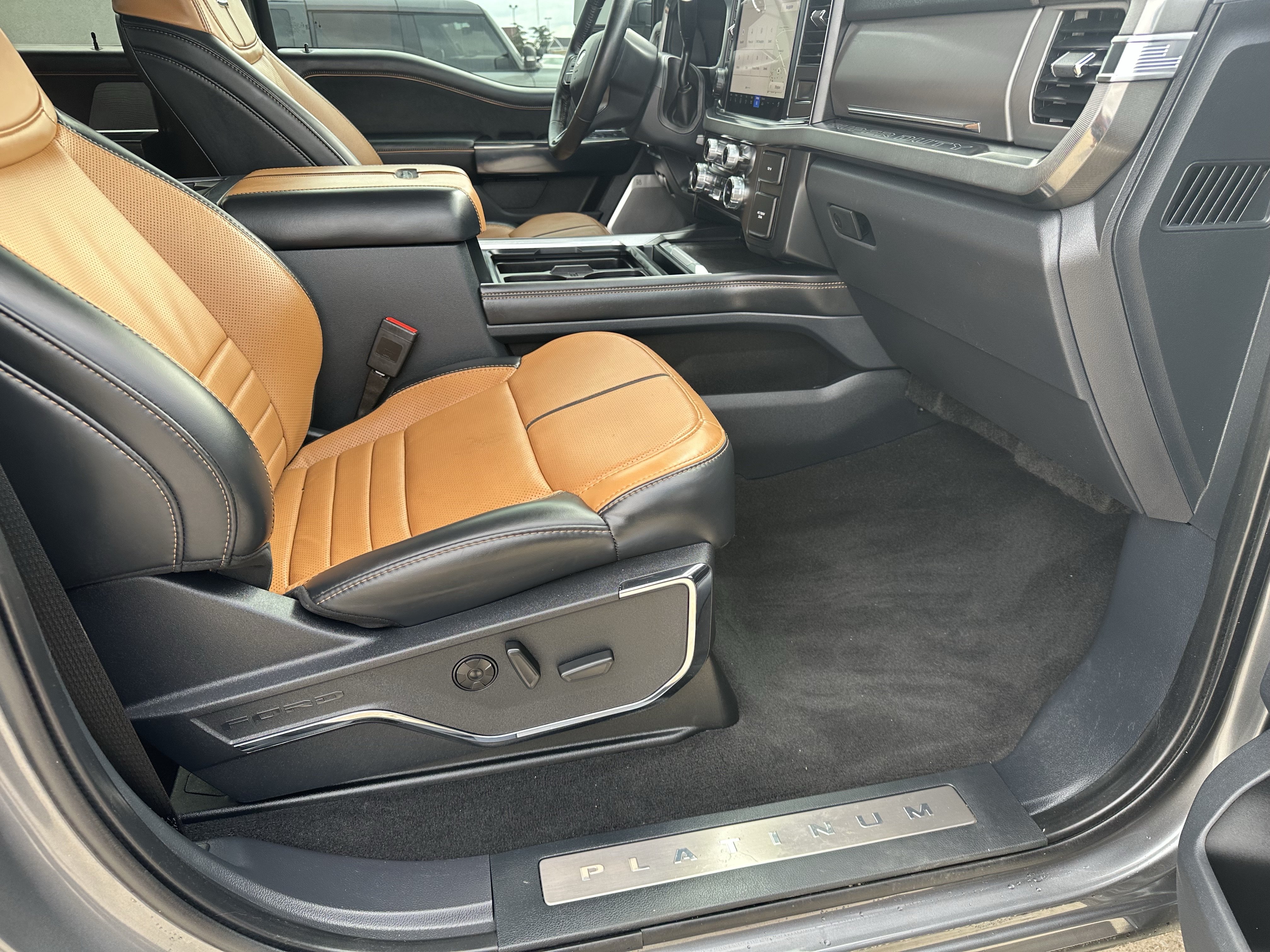 Used 2024 Ford F450 Platinum AWD/4WD image 32