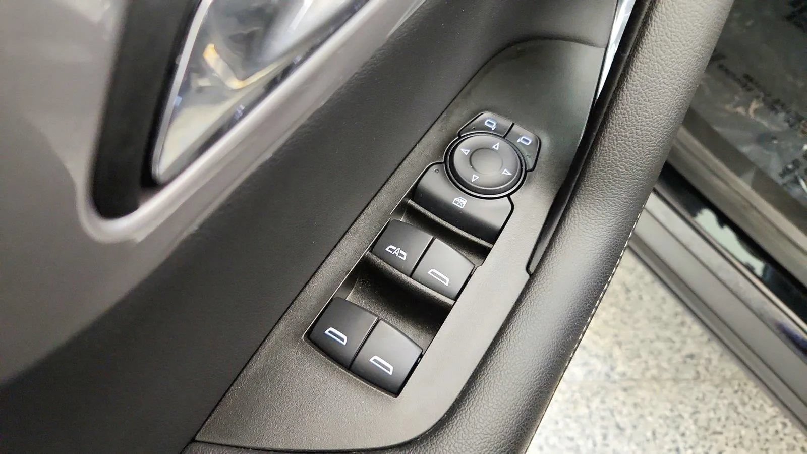 Used 2024 Chevrolet Blazer LT w/ Convenience Package FWD image 29
