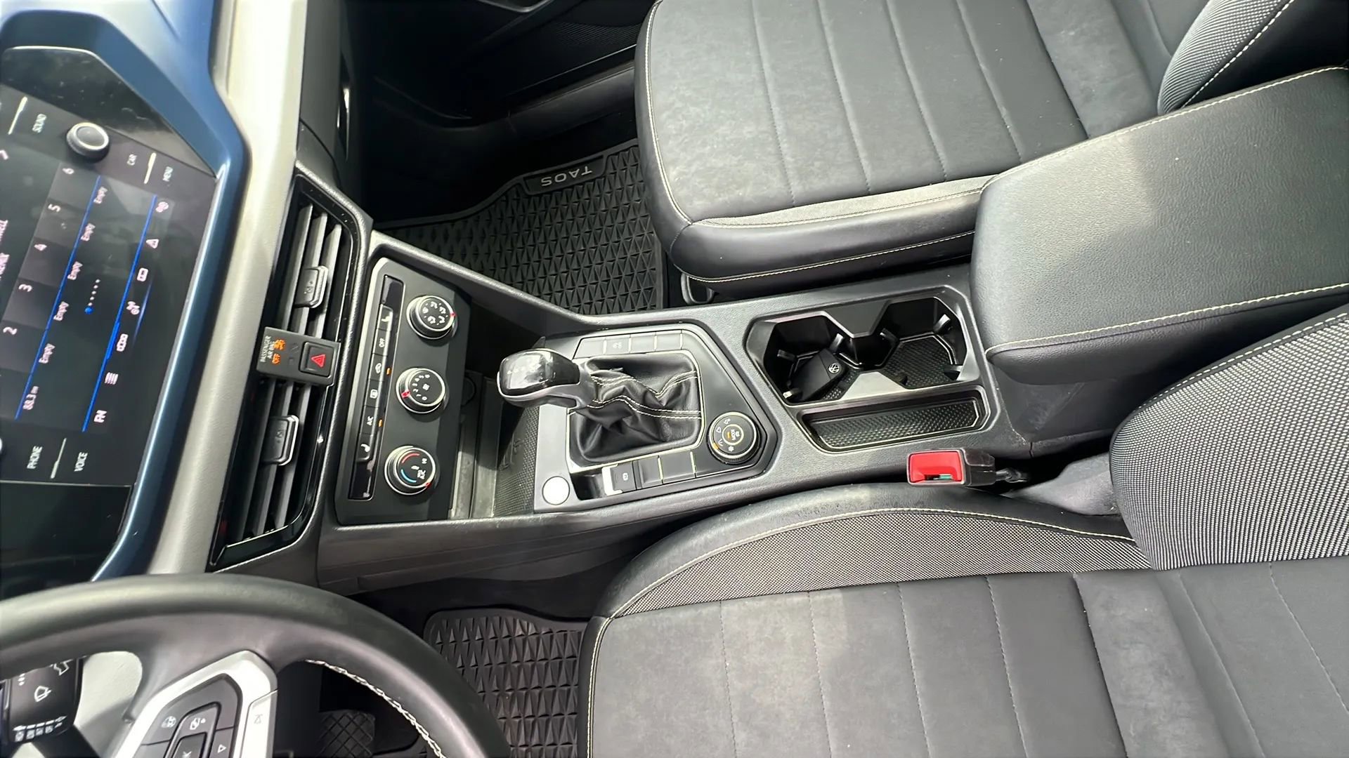 Used 2022 Volkswagen Taos SE image 25