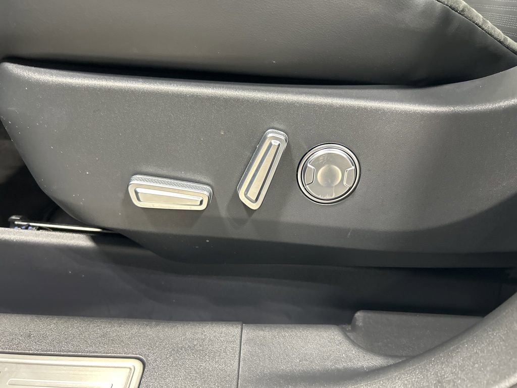 Certified 2025 Lincoln Nautilus Reserve w/ Jet Appearance Package image 11