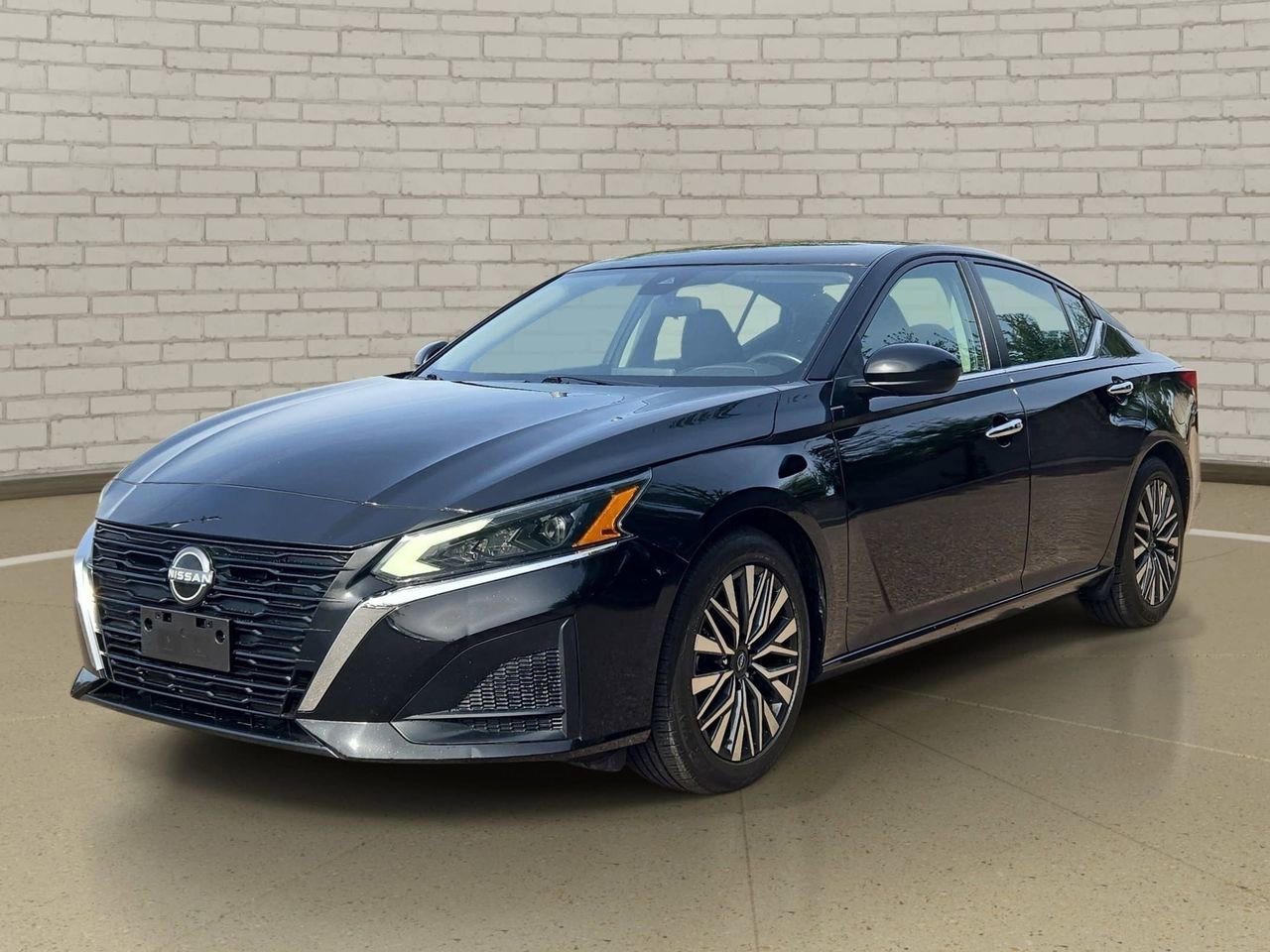 Used 2023 Nissan Altima 2.5 SV FWD image 1
