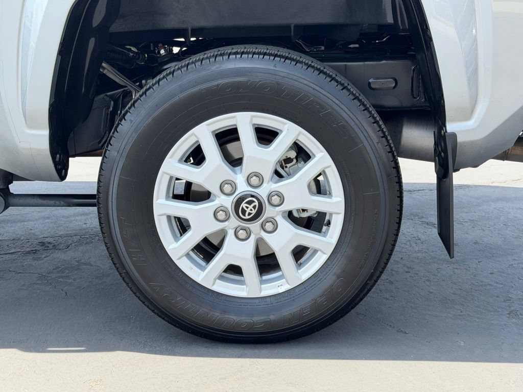 Certified 2025 Toyota Tacoma SR5 AWD/4WD image 16