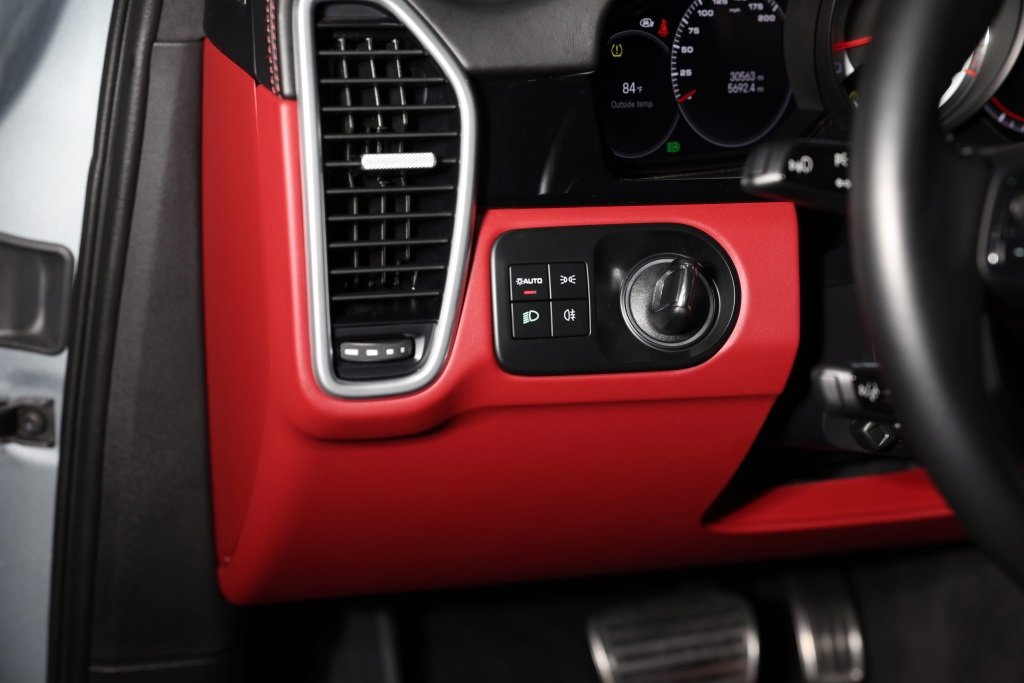 Used 2022 Porsche Cayenne Turbo image 46