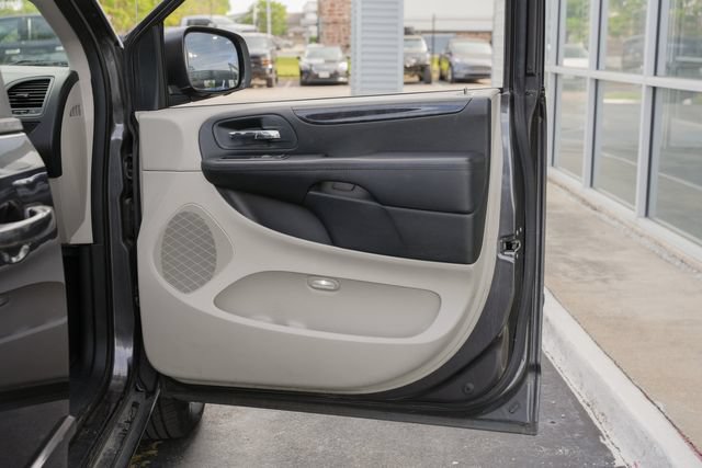 Used 2017 Dodge Grand Caravan SE w/ Power Window Group FWD image 26
