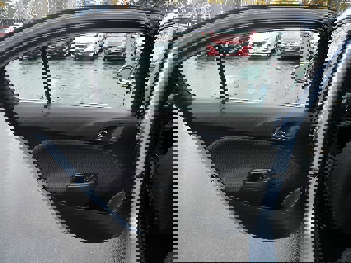 Used 2017 Chevrolet Cruze LT w/ Convenience Package image 25