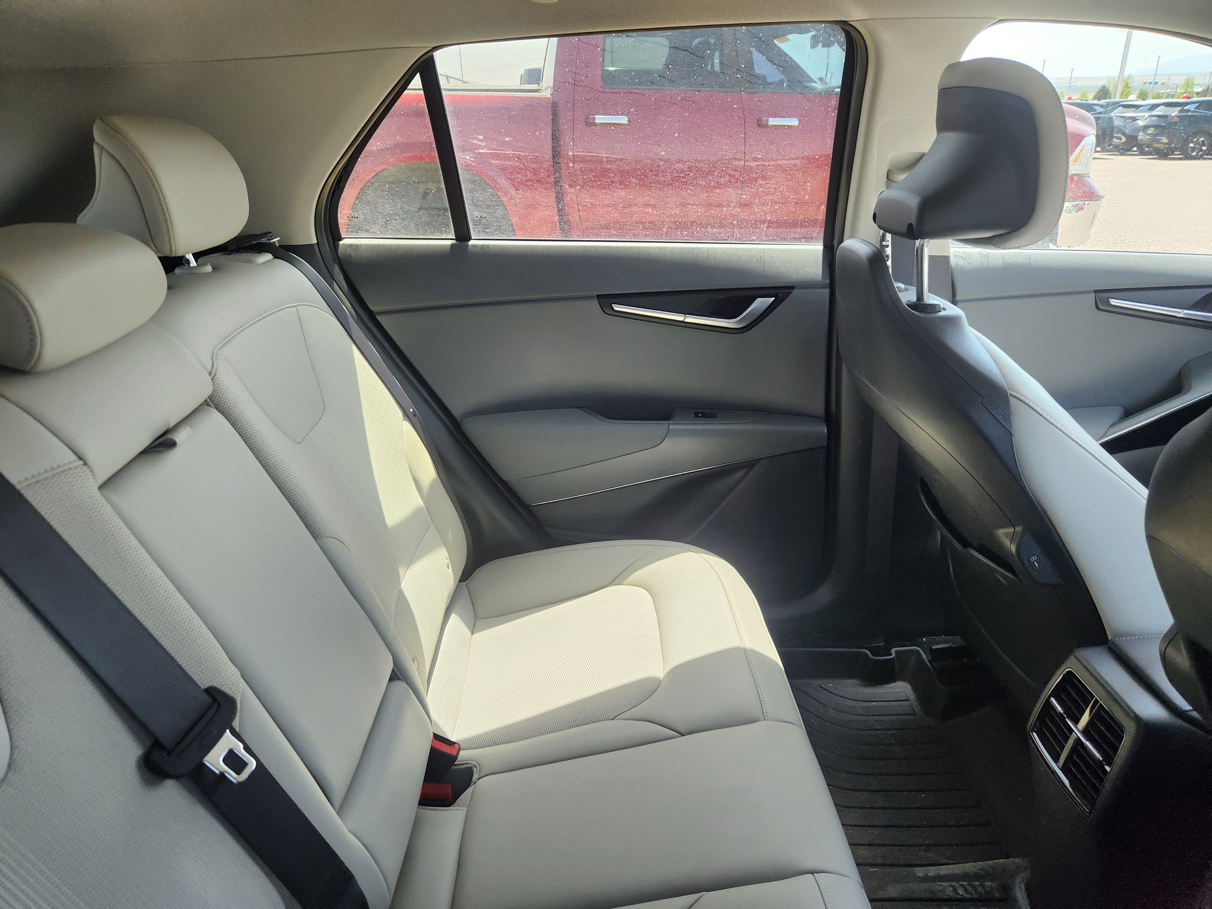 Used 2024 Kia Niro EX Touring image 10
