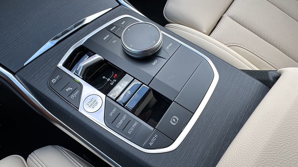 New 2026 BMW 330i Sedan w/ Premium Package RWD image 15