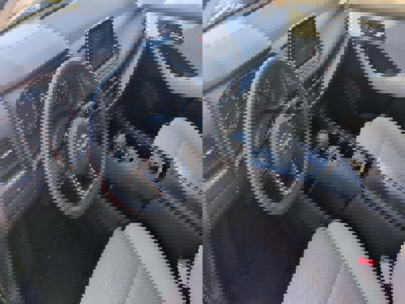 Used 2023 Nissan Rogue SV image 10