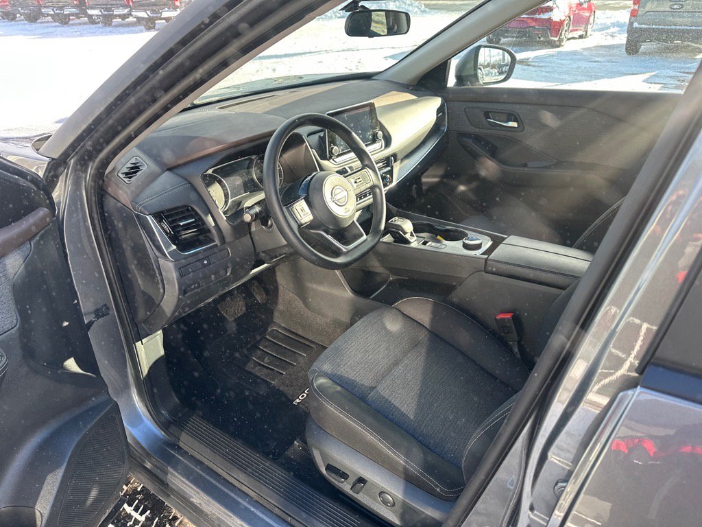 Used 2023 Nissan Rogue SV AWD/4WD image 10