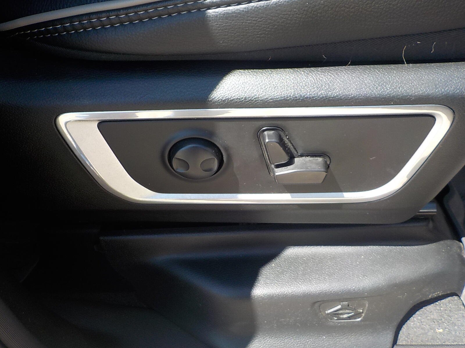 Used 2024 RAM 1500 Laramie AWD/4WD image 23