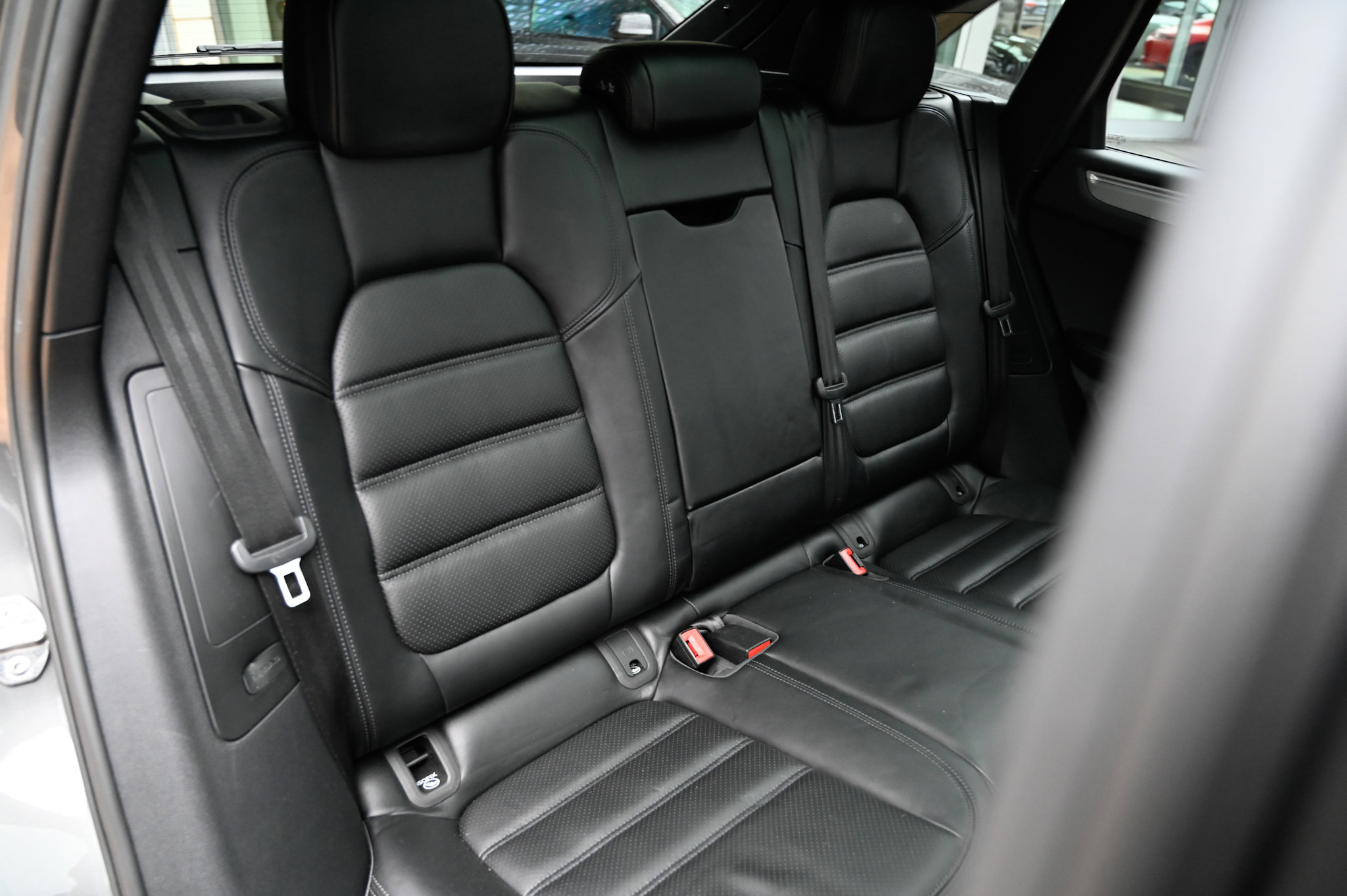 Used 2018 Porsche Macan Turbo image 49