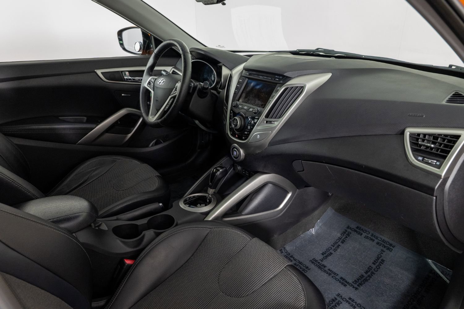 Used 2012 Hyundai Veloster w/ Style Pkg image 18