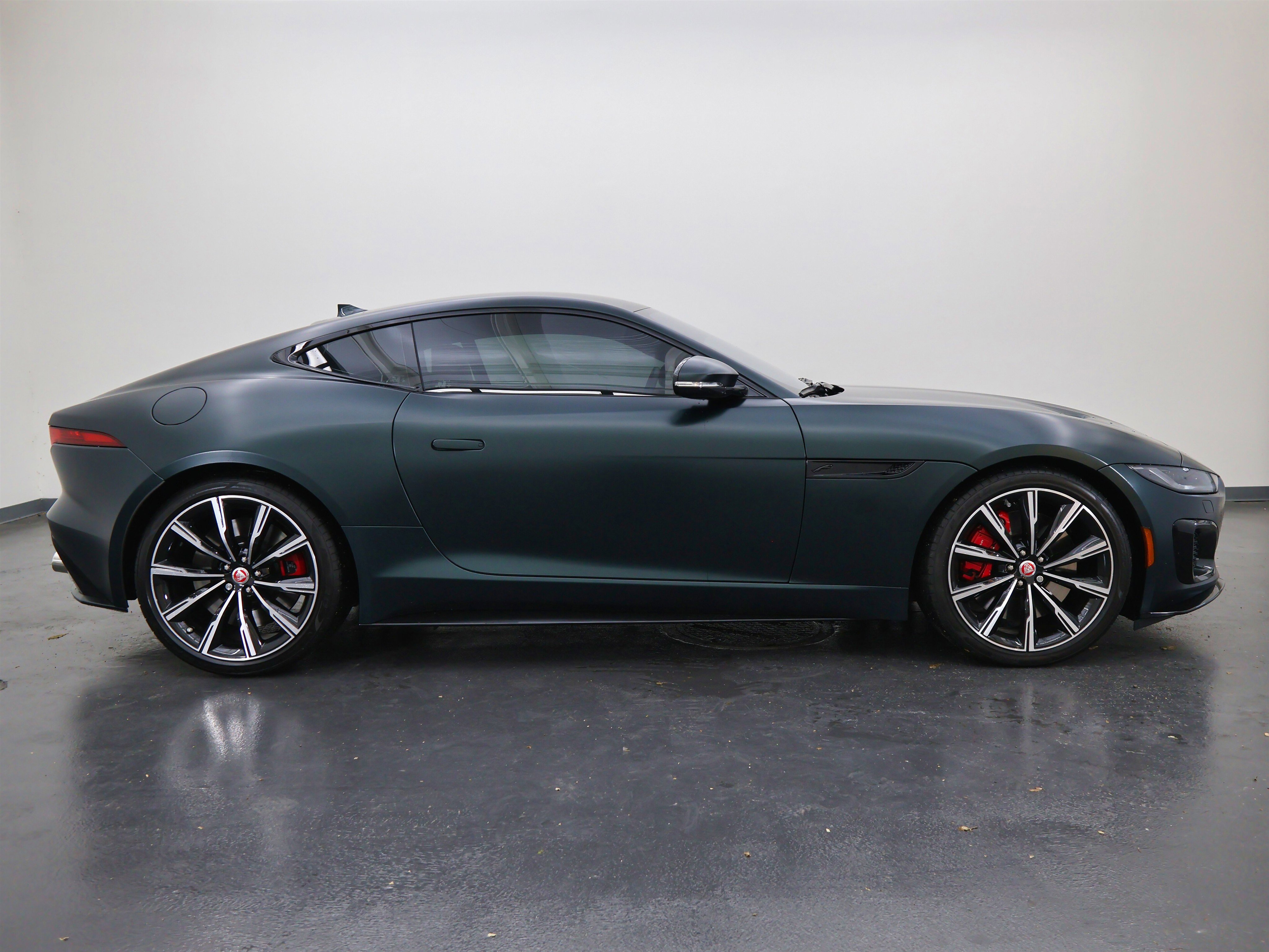 Used 2023 Jaguar F-TYPE R image 2