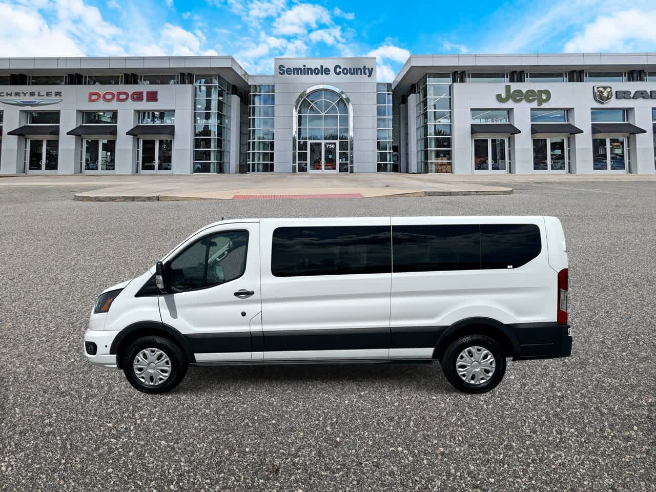 Used 2025 Ford Transit 350 XLT RWD image 5