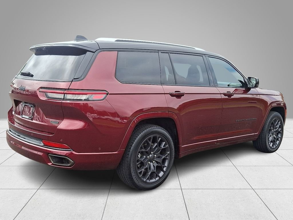 Used 2023 Jeep Grand Cherokee L Summit w/ Advanced Protech Group IV AWD/4WD image 5