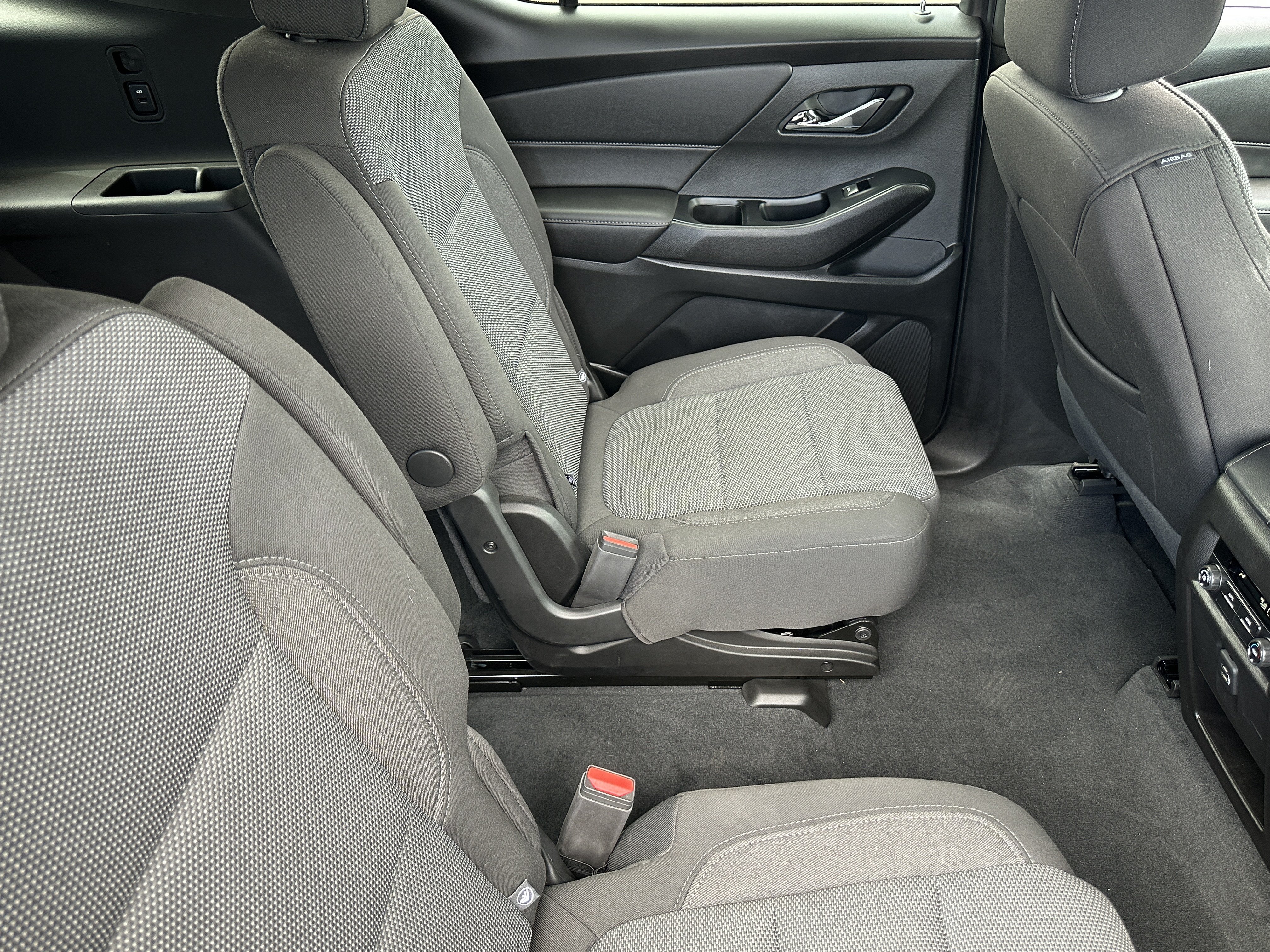 Used 2023 Chevrolet Traverse LT FWD image 12