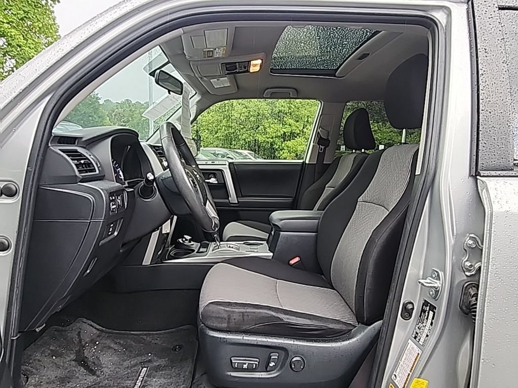 Used 2018 Toyota 4Runner SR5 AWD/4WD image 6