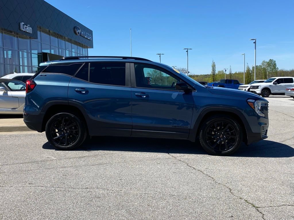 Used 2024 GMC Terrain SLE w/ Driver Convenience Package AWD/4WD image 9