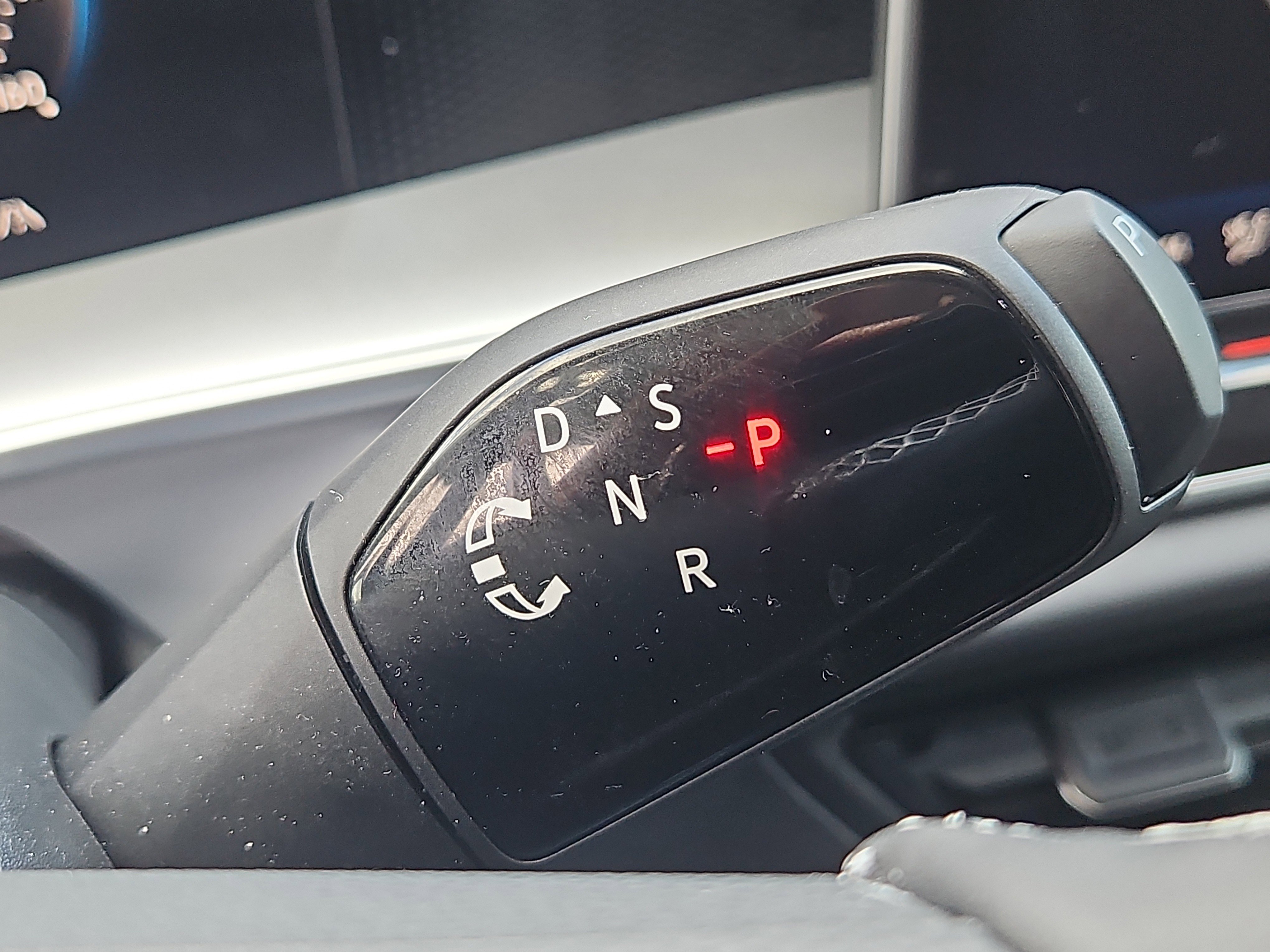 Used 2025 Volkswagen Tiguan SE image 19