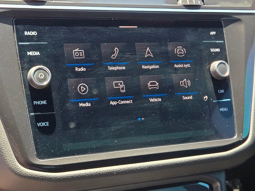 Certified 2022 Volkswagen Tiguan SE R-Line FWD image 21