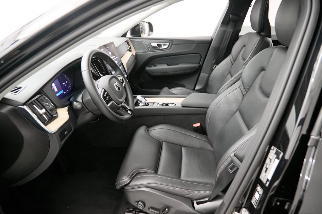 Used 2026 Volvo XC60 B5 Plus AWD/4WD image 14