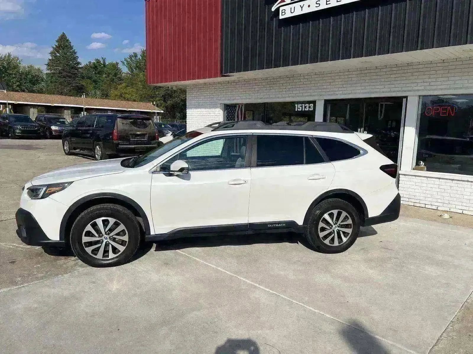 Used 2021 Subaru Outback Premium image 3