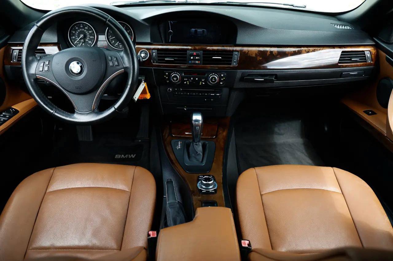 Used 2013 BMW 328i Convertible image 2