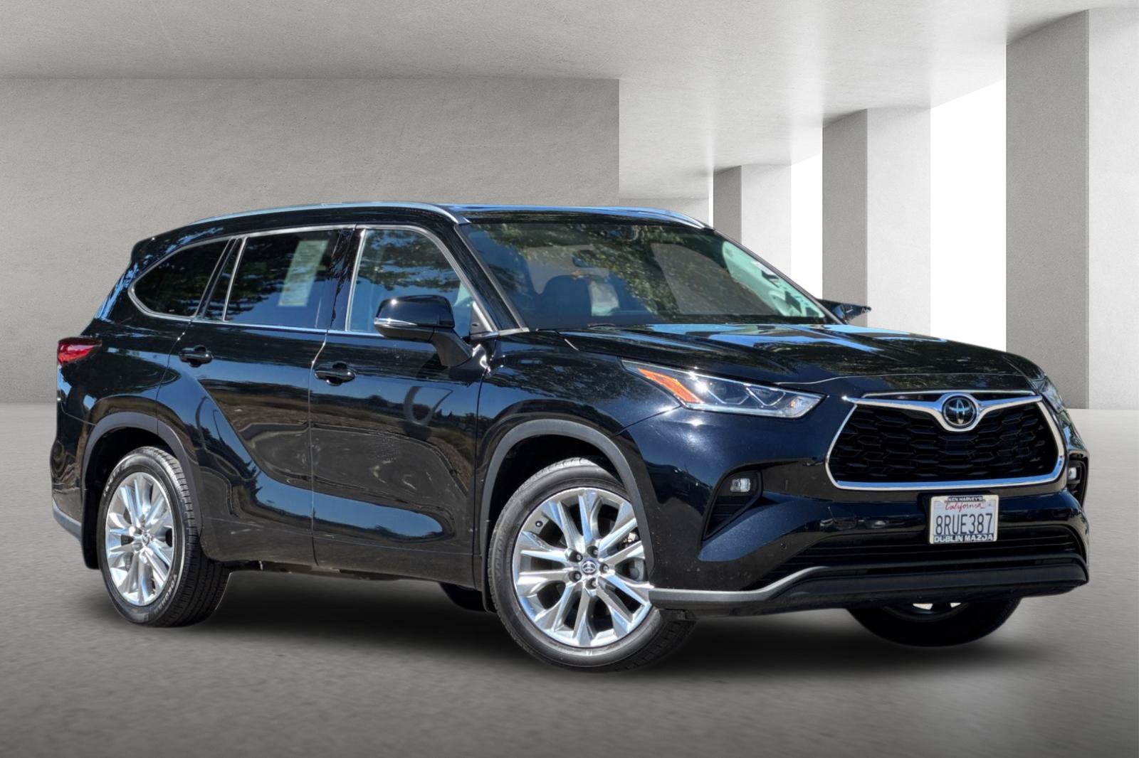 Used 2020 Toyota Highlander Limited AWD/4WD image 2