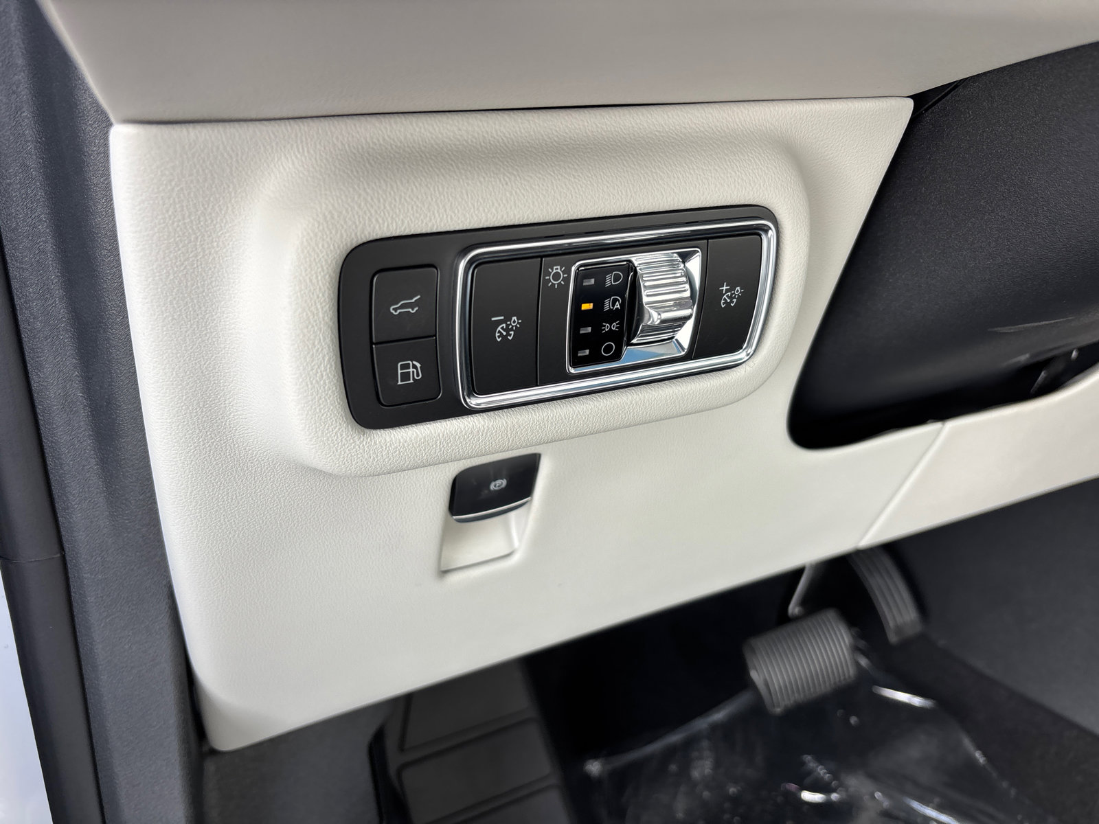 New 2026 Lincoln Nautilus Premier w/ Equipment Group 102A image 14