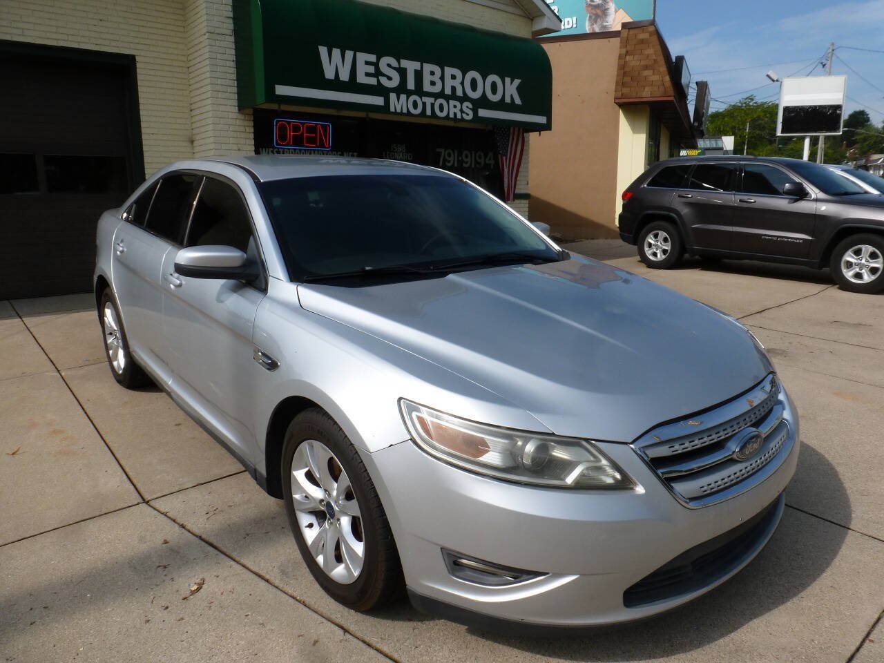 Used 2010 Ford Taurus SEL AWD/4WD image 1