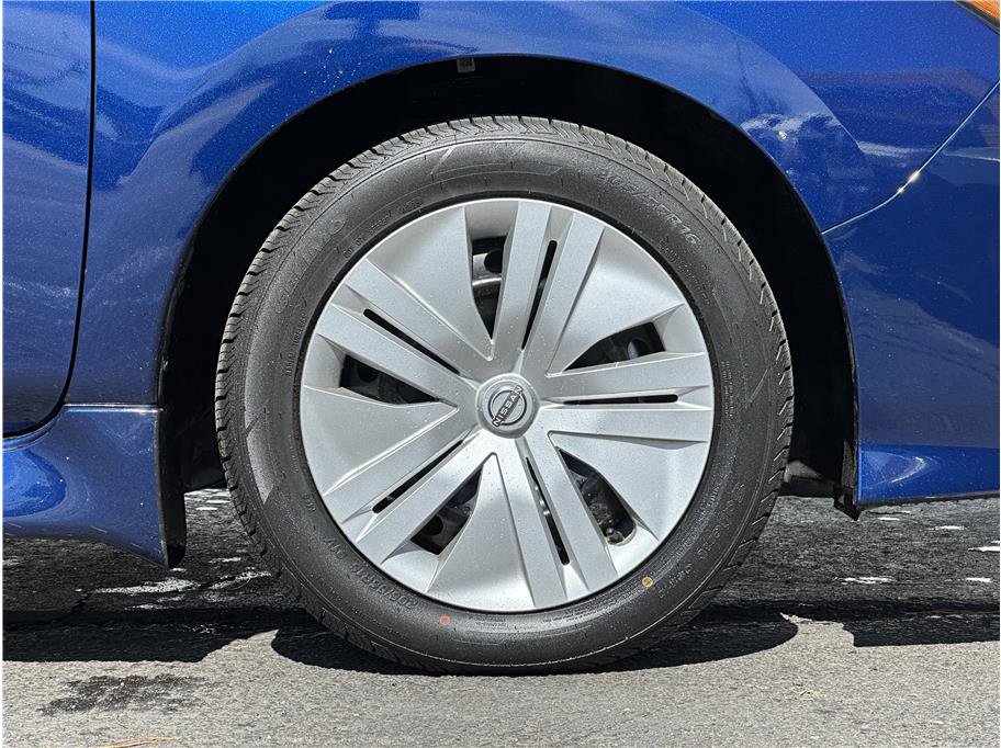 Used 2025 Nissan Leaf S image 26