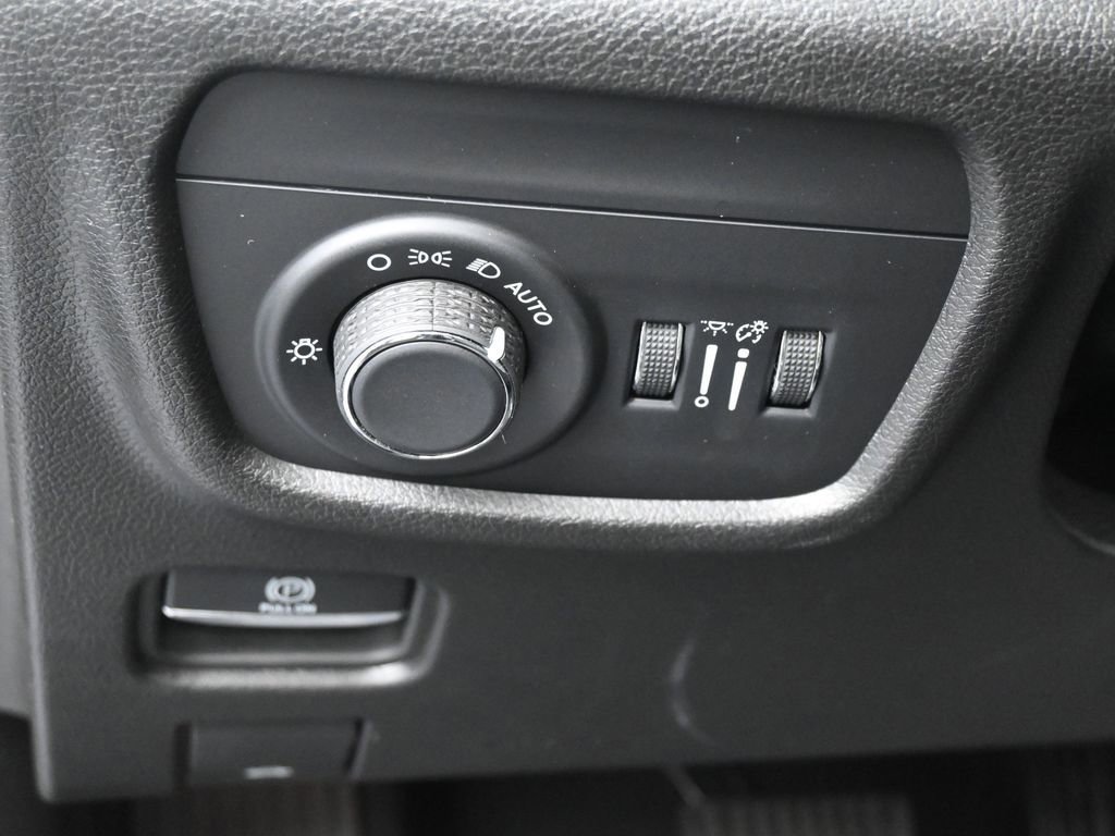 Used 2023 Jeep Grand Cherokee L Laredo AWD/4WD image 16