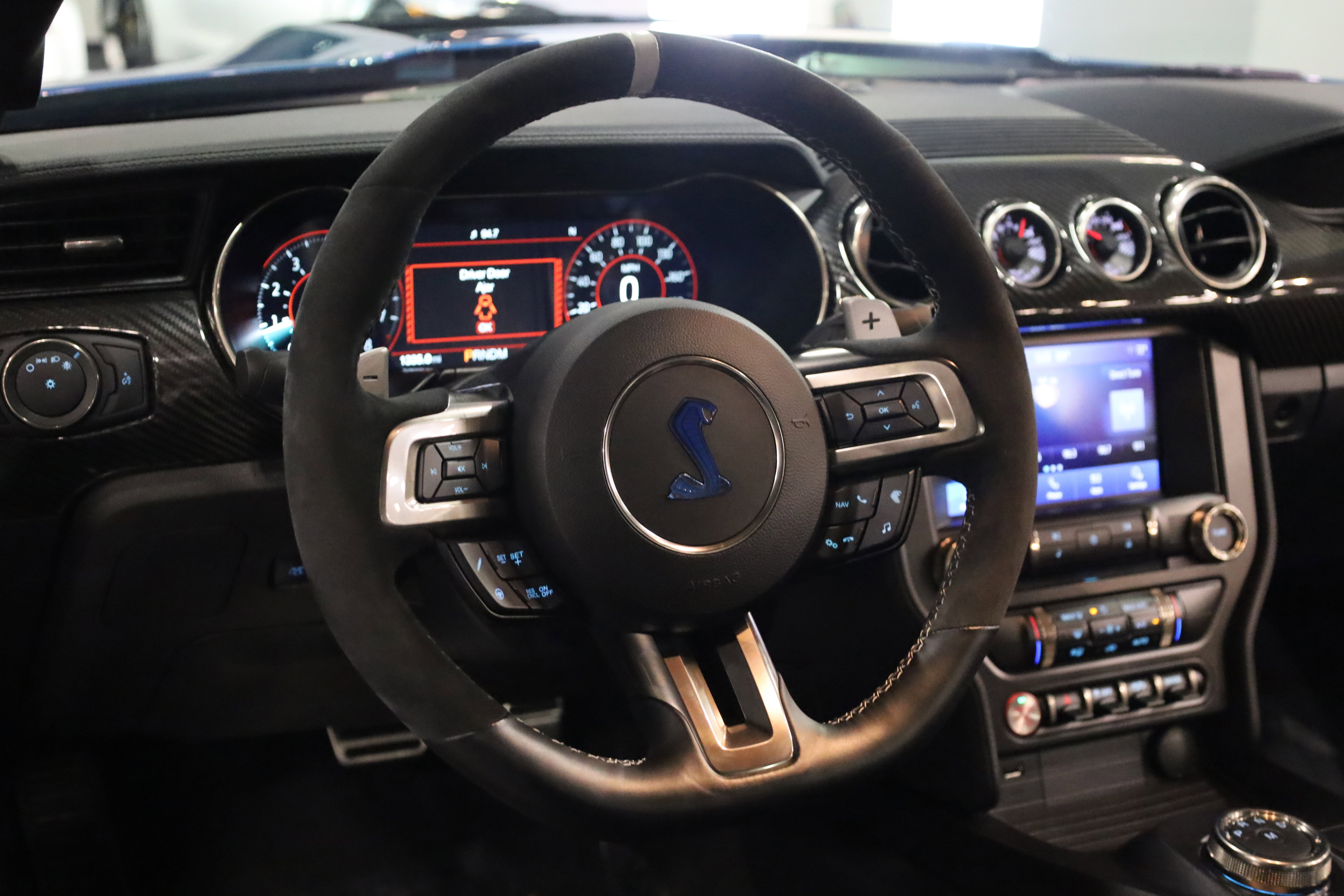 Used 2021 Ford Mustang Shelby GT500 w/ Carbon Fiber Track Pack image 27