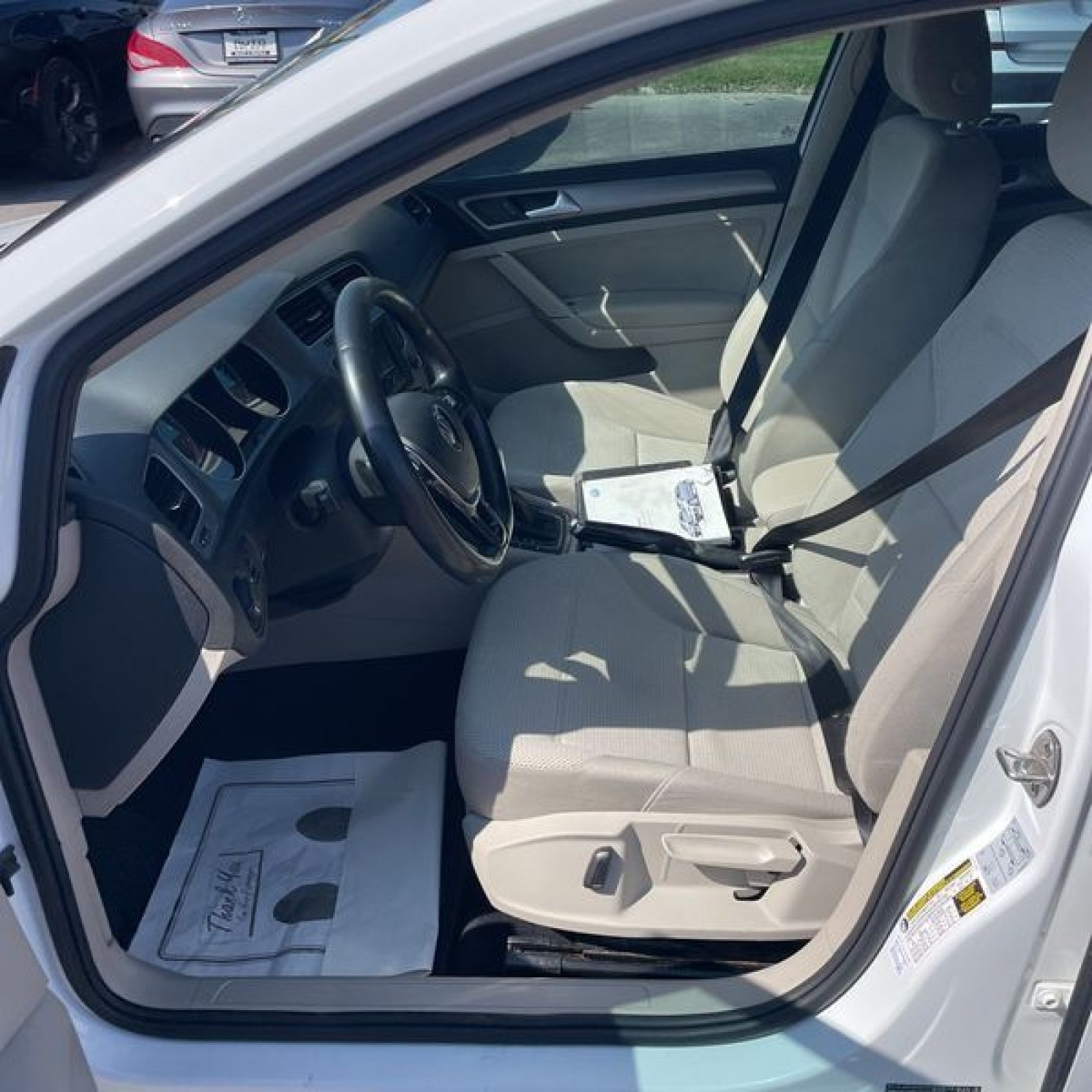 Used 2017 Volkswagen Golf S FWD image 8