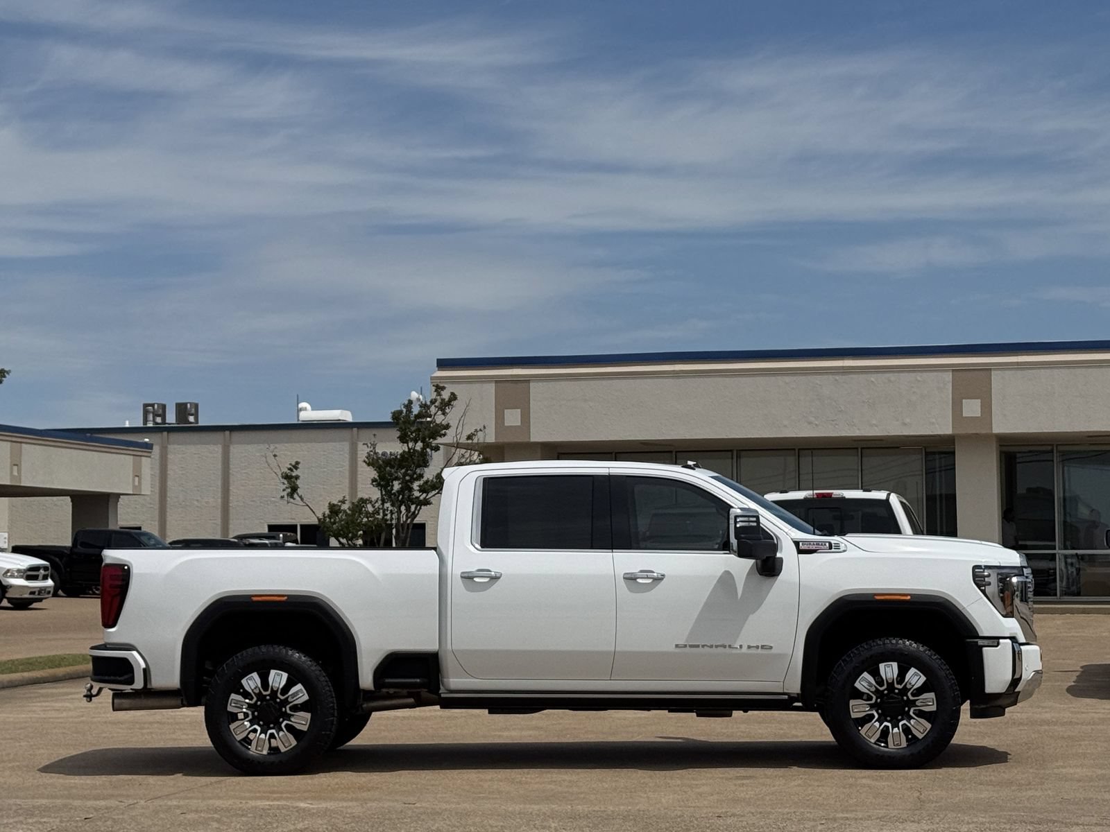 Used 2025 GMC Sierra 2500 Denali w/ Denali Reserve Package AWD/4WD image 3
