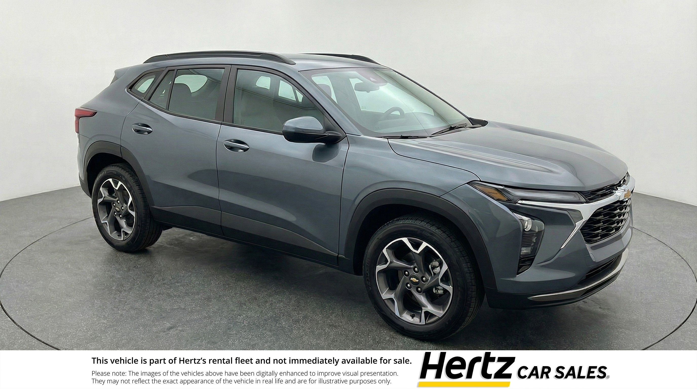 Used 2025 Chevrolet Trax LT FWD image 1
