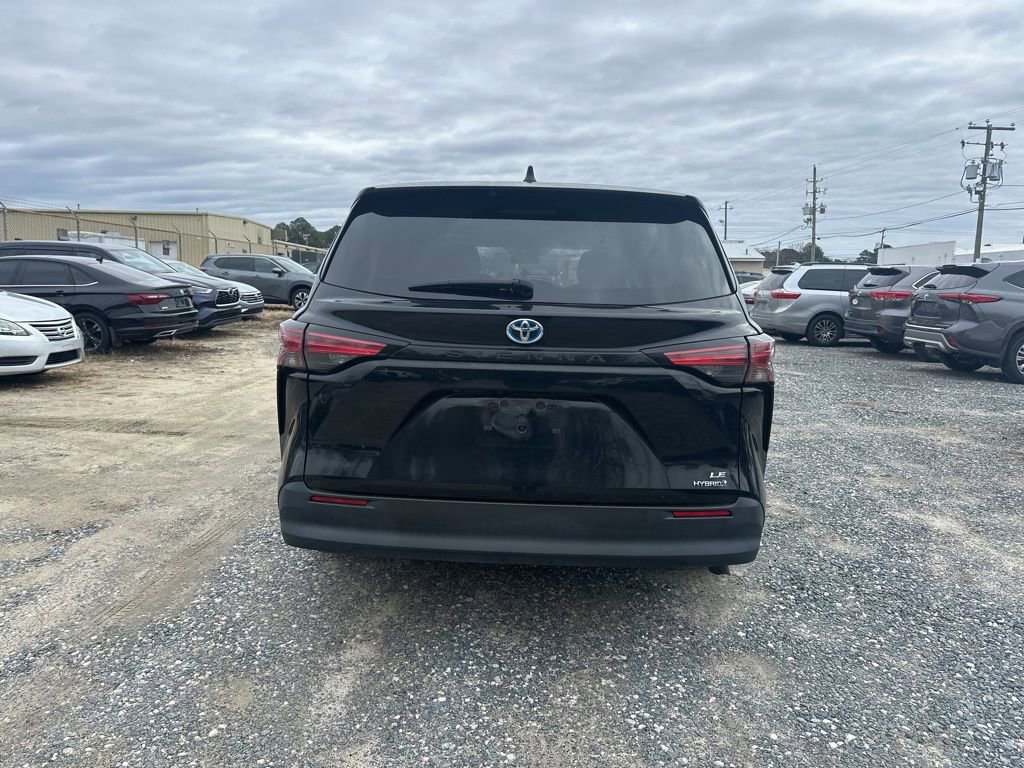 Used 2022 Toyota Sienna LE image 4