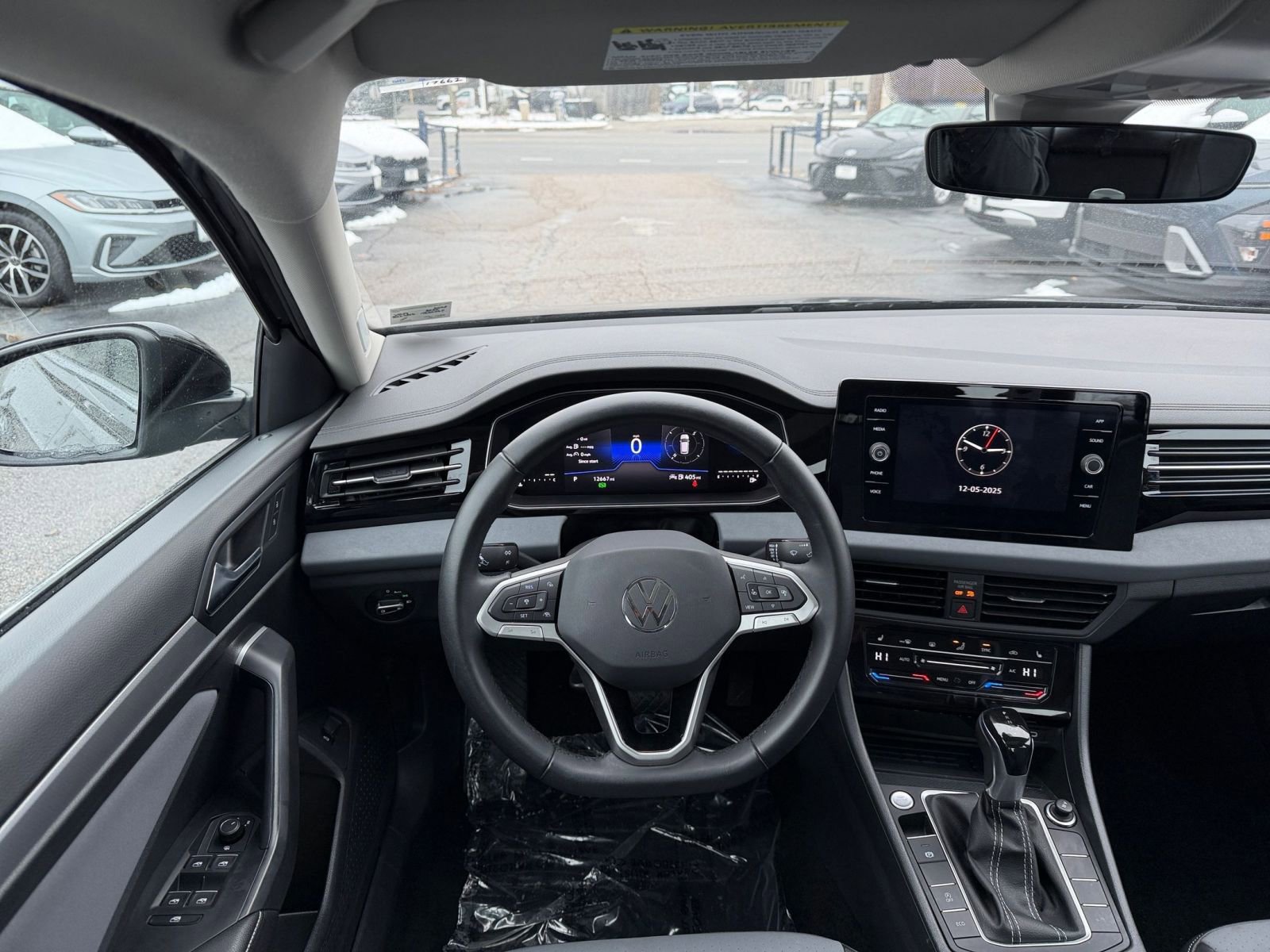 Used 2025 Volkswagen Jetta SE image 33