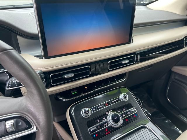 Used 2023 Lincoln Nautilus AWD w/ Premium Package image 11