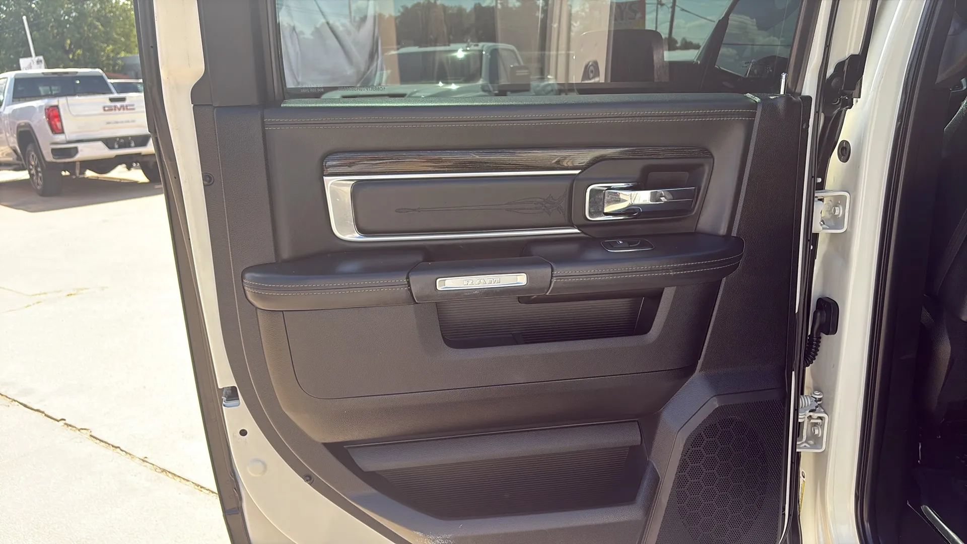 Used 2017 RAM 1500 Limited AWD/4WD image 10