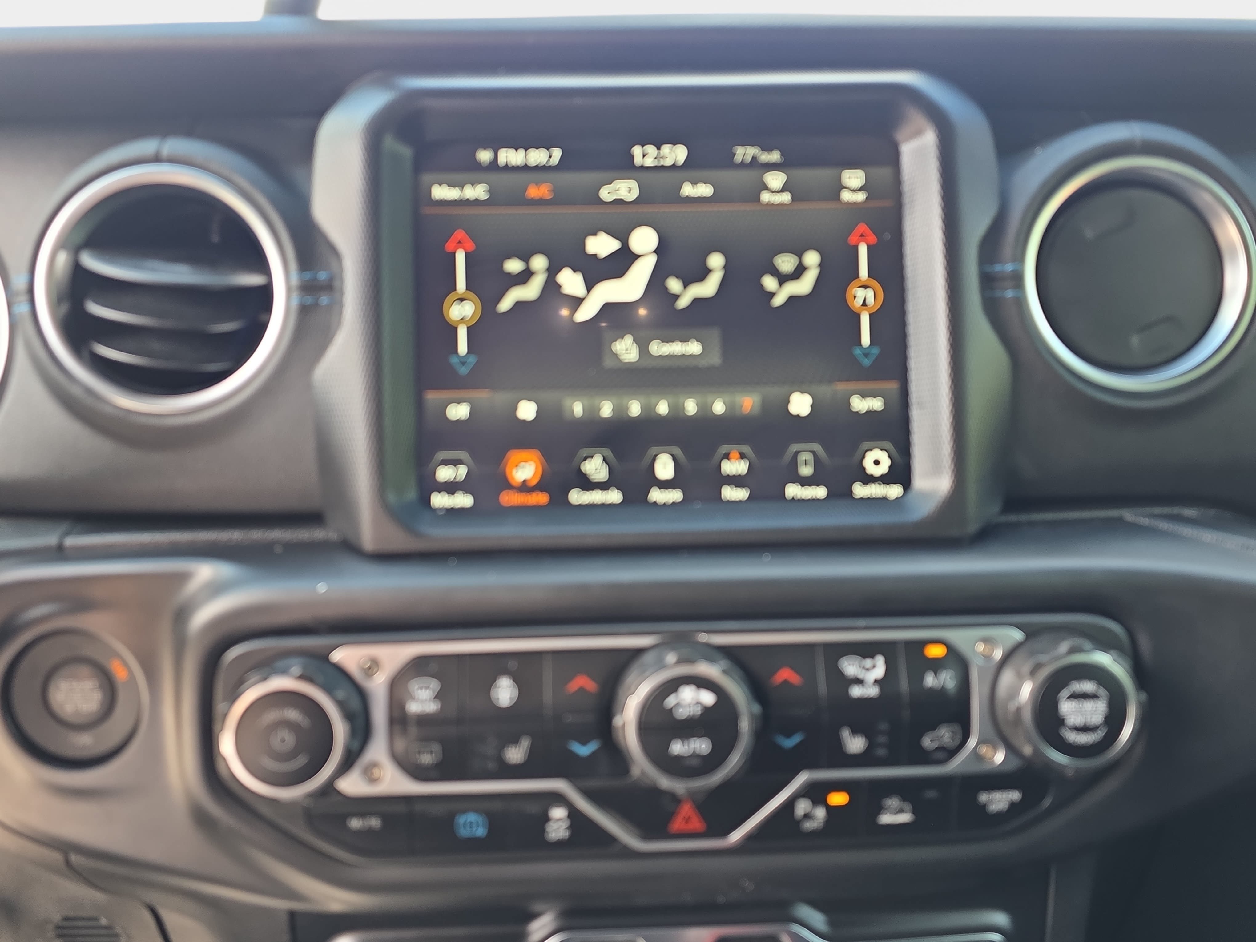Used 2022 Jeep Wrangler Unlimited Rubicon 4xe w/ Cold Weather Group AWD/4WD image 22