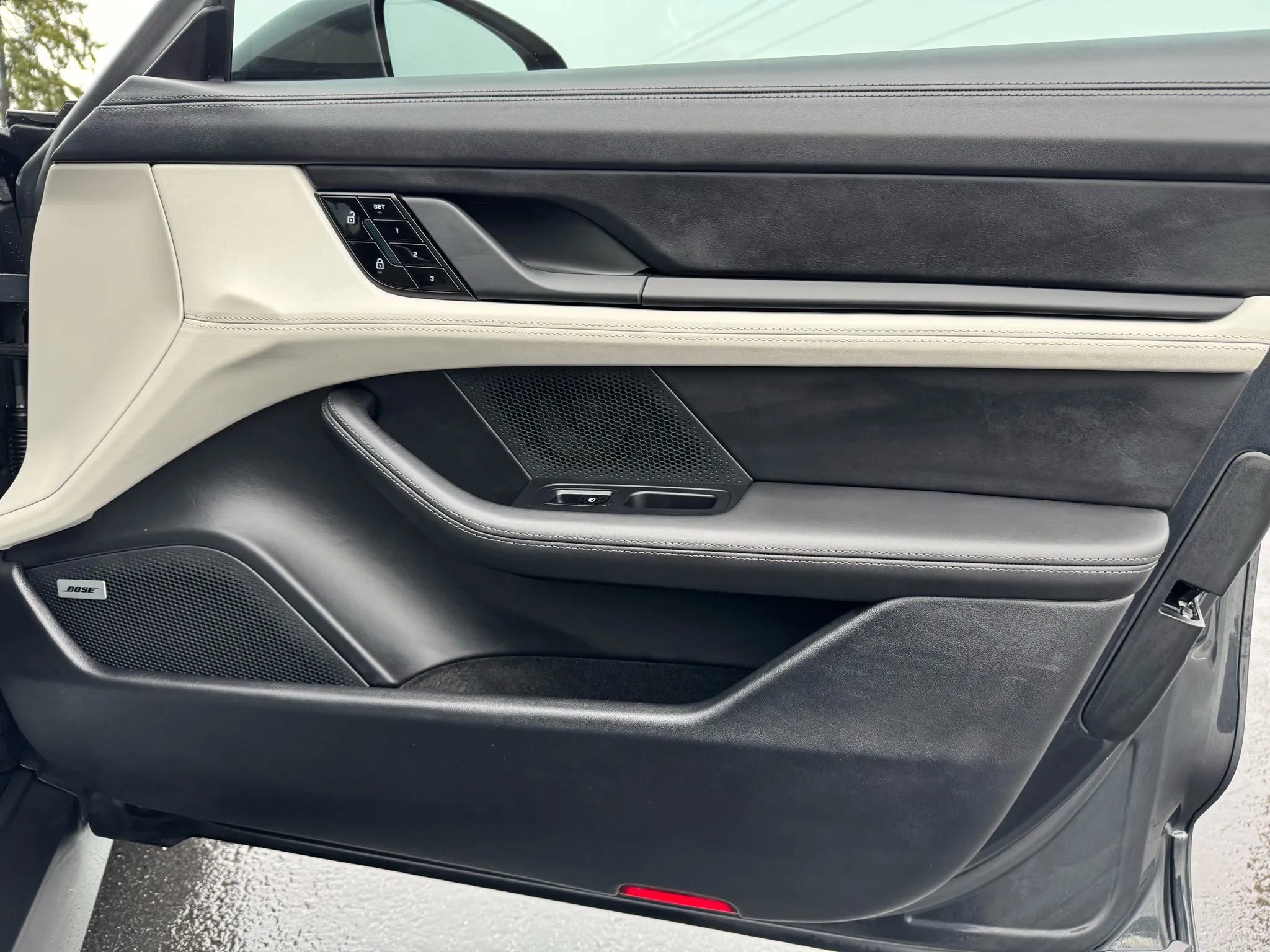 Used 2020 Porsche Taycan 4S image 44