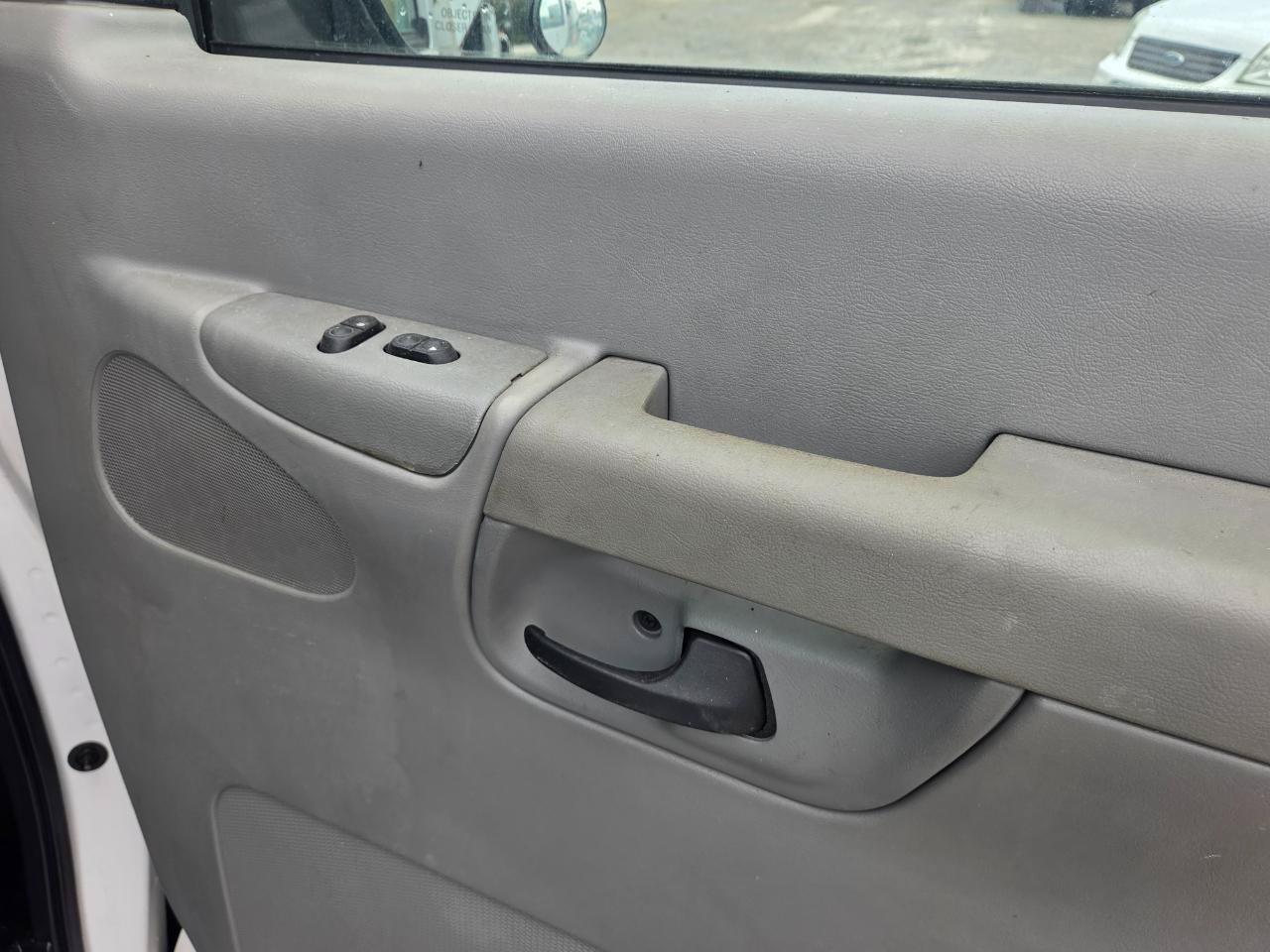 Used 2007 Ford E-150 and Econoline 150 RWD image 18