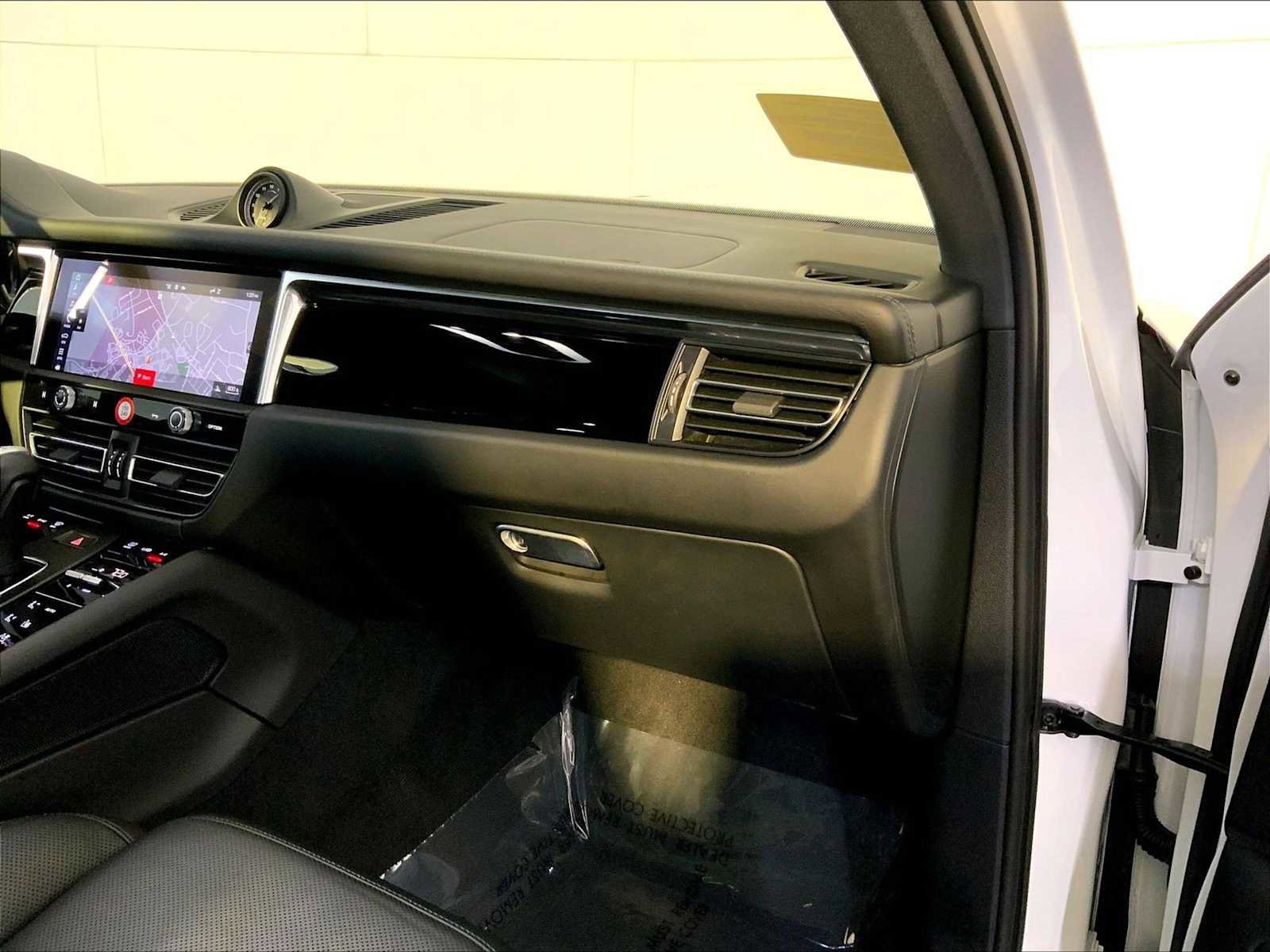 Certified 2023 Porsche Macan image 22