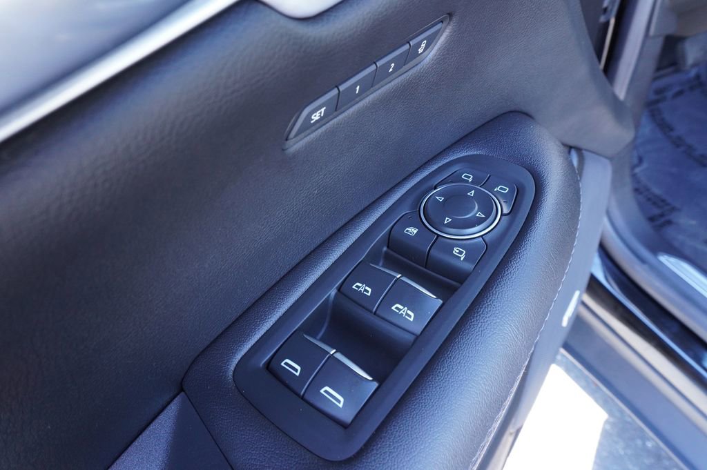 Certified 2025 Cadillac XT5 Premium Luxury image 16