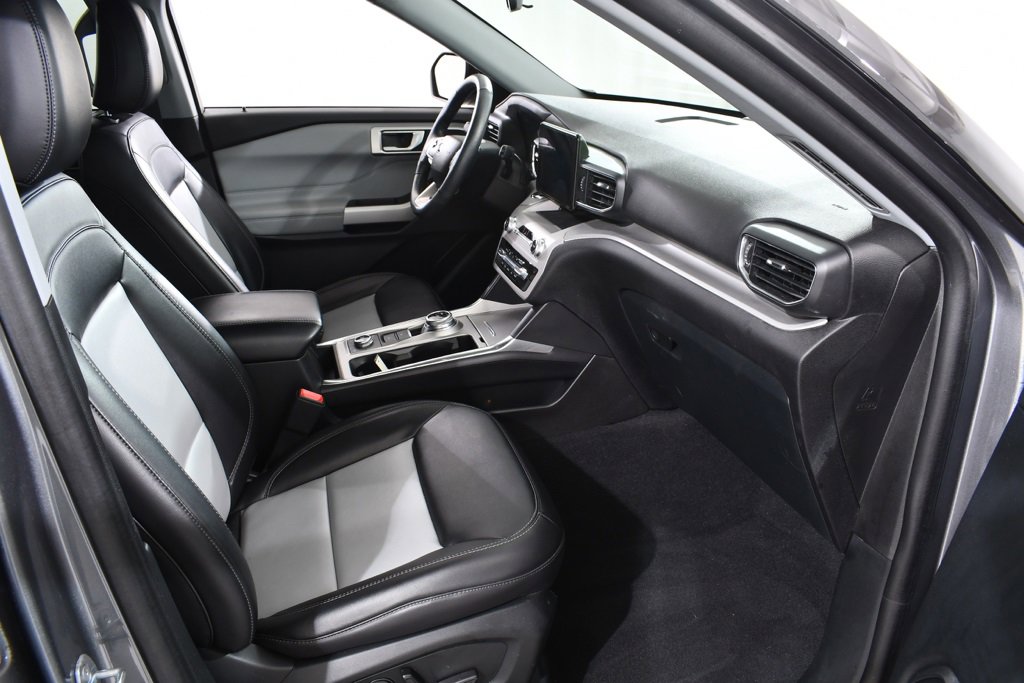 Used 2023 Ford Explorer XLT w/ Equipment Group 202A image 10