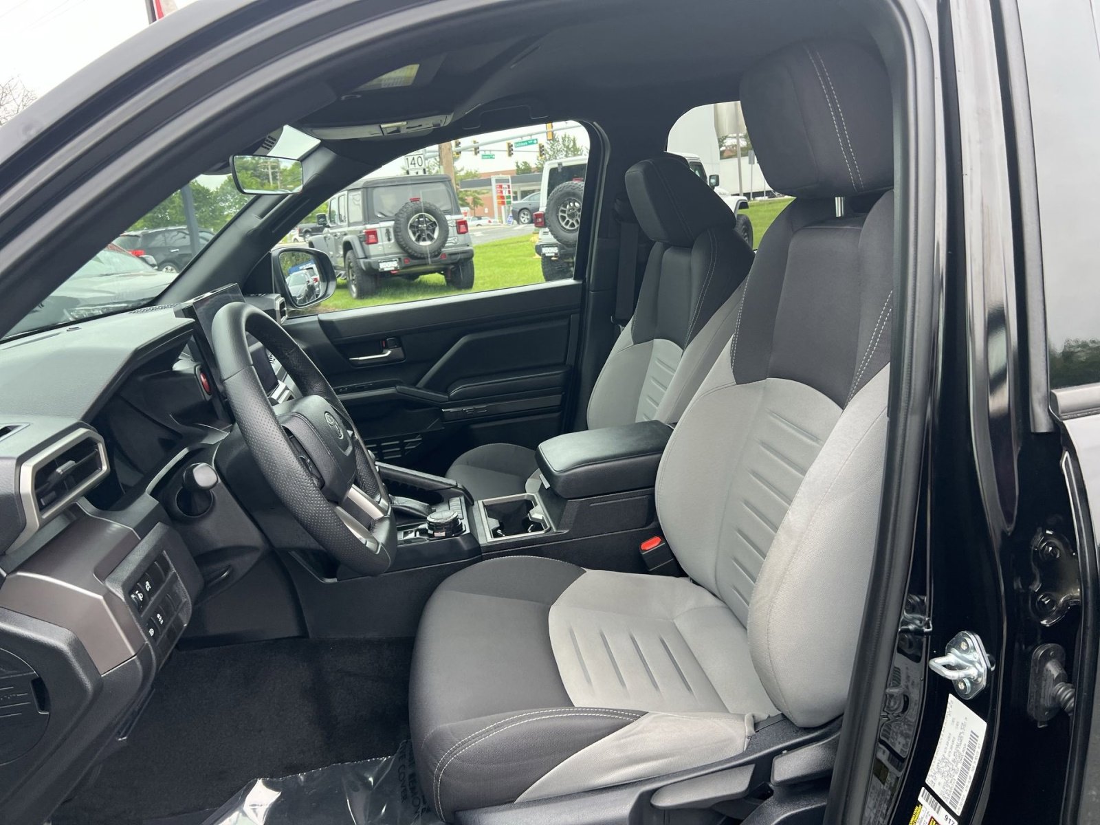 Used 2025 Toyota Tacoma TRD Sport AWD/4WD image 13